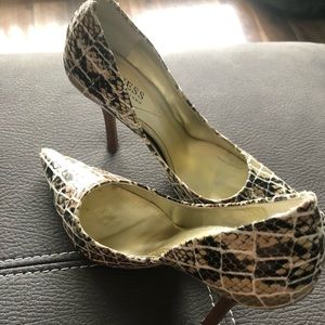 Guess by Marciano pumps